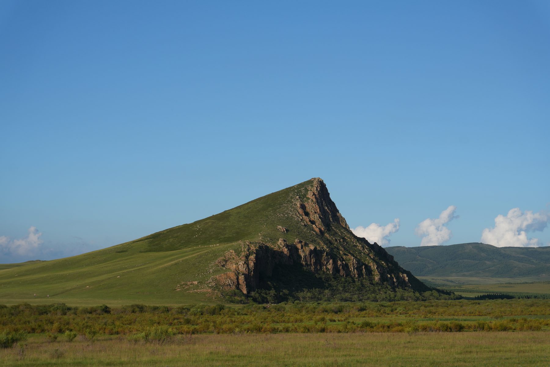 遥鲁日罕山